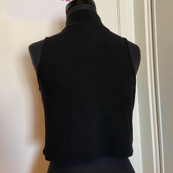 Turtleneck Cutout Ribbed Crop Top - Picture 6 of 6